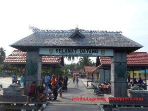 Pintu Gerbang Pulau Derawan